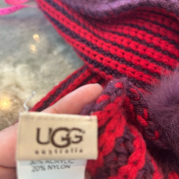 UGG Burgundy Knit Scarf, had some piling overall GUC - Picture 2 of 5